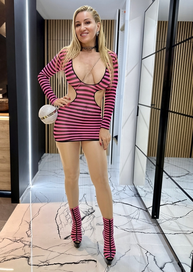 Elisa Dreams amateur hotwife MILF exhibitionist in Cap d'Agde